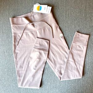 Vuori Daily Legging size small
